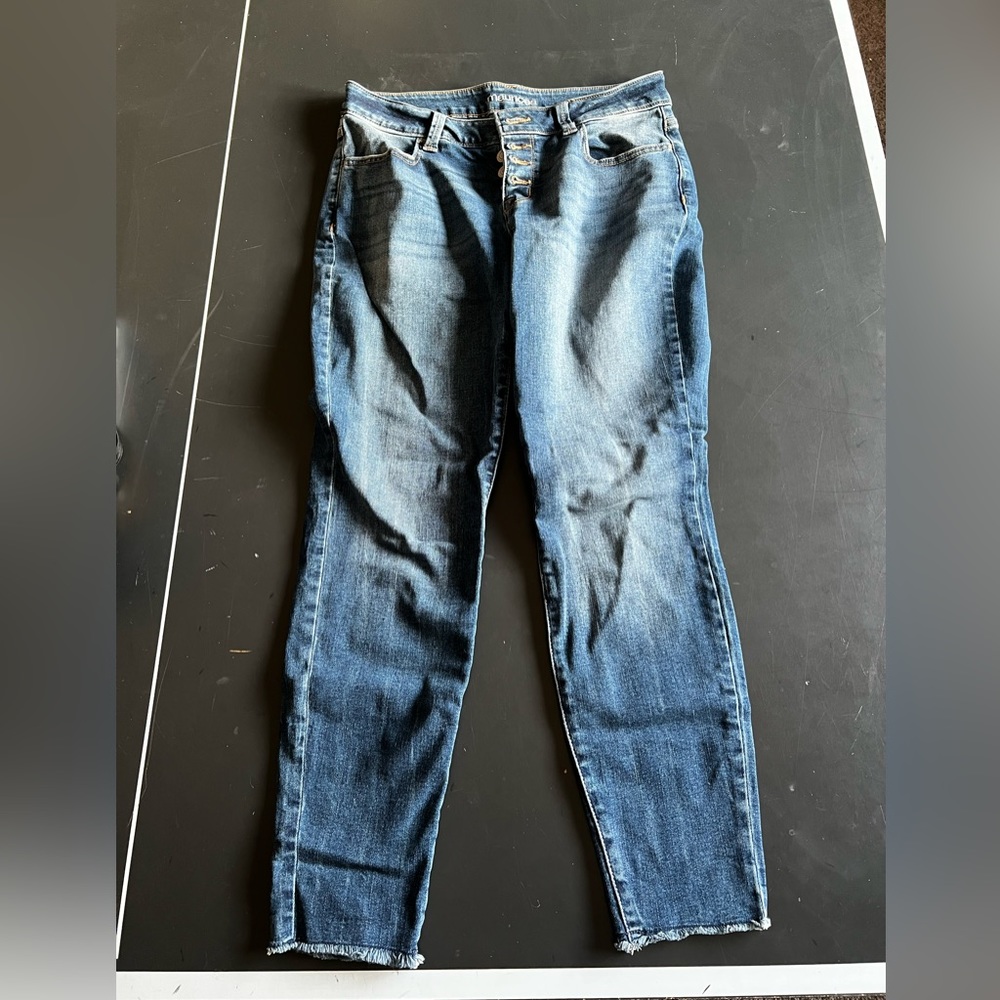 Maurice’s size medium short blue jeans.